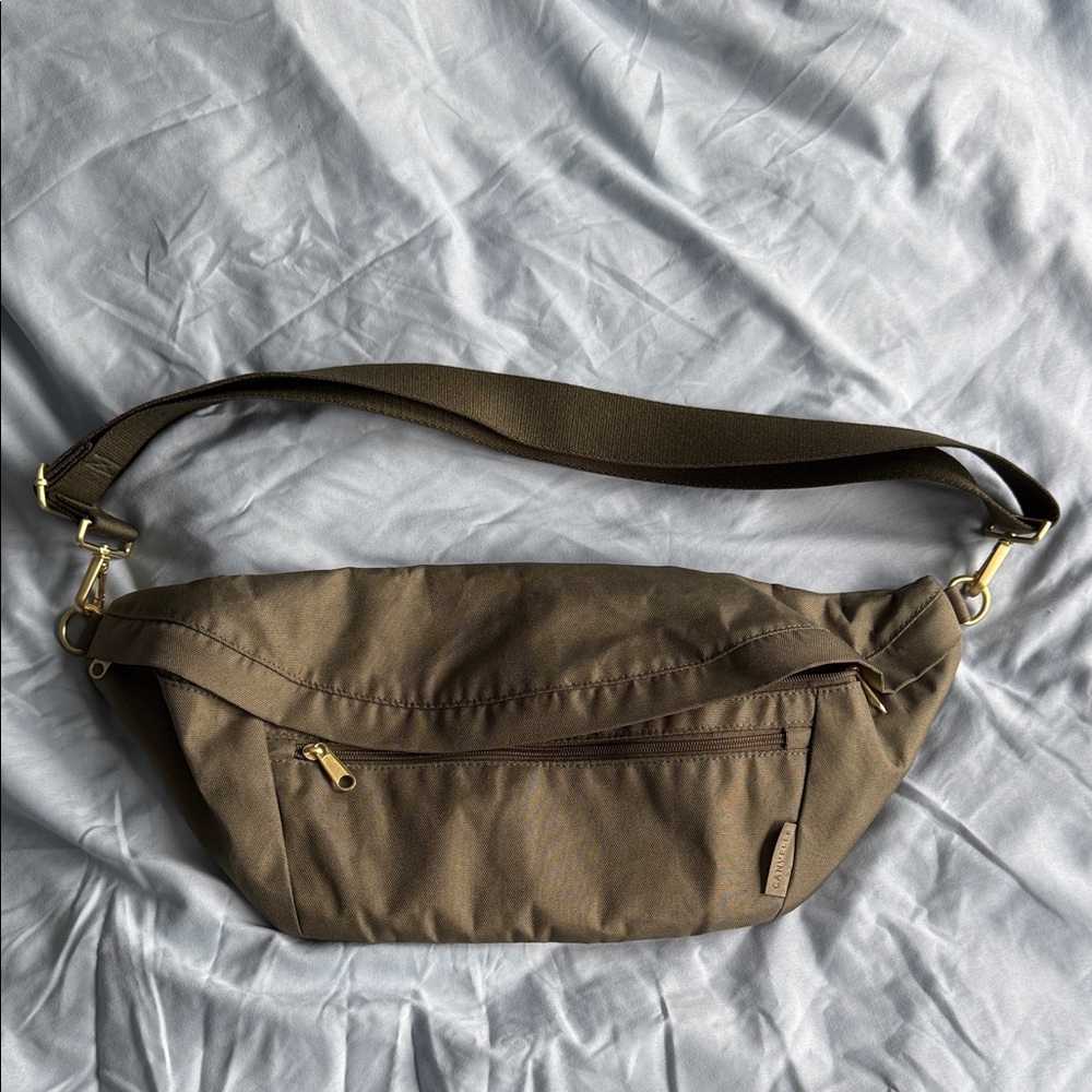 Canvelle Oversized Fanny